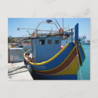 Bateau de pêche maltais coloré