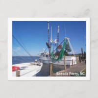 Bateaux à crevettes amarrées