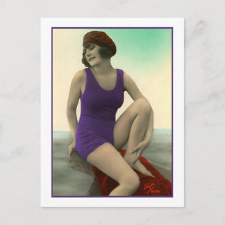 Carte Postale Beauté de bain dans un maillot de bain violet prof