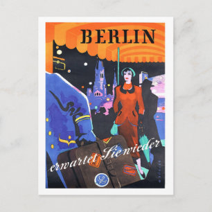 Carte Postale Berlin, femme devant un hôtel, vintage, voyage