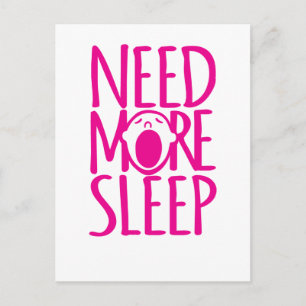 Carte Postale Besoin de plus de sommeil rose blanc citation cart