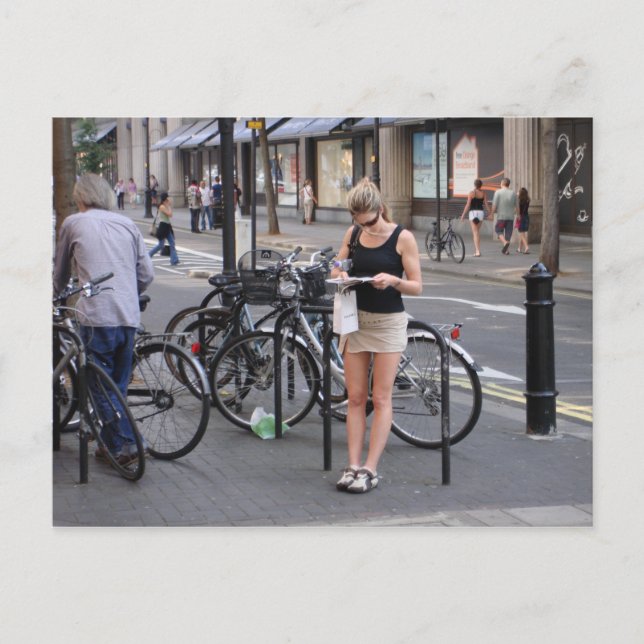 Carte Postale Bicyclette minijupe (Devant)