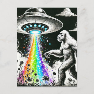 Carte Postale Bigfoot et l'UFO arc-en-ciel dans une prairie de f