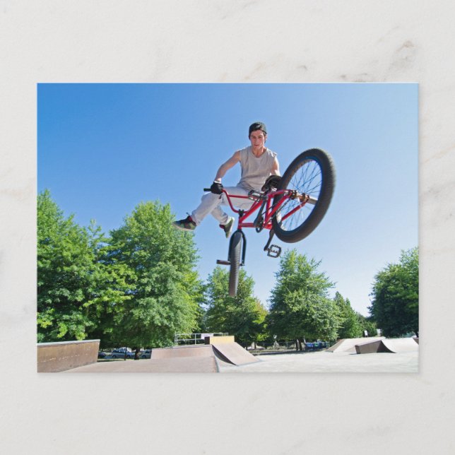 Carte Postale BMX Bike Stunt queue whip (Devant)