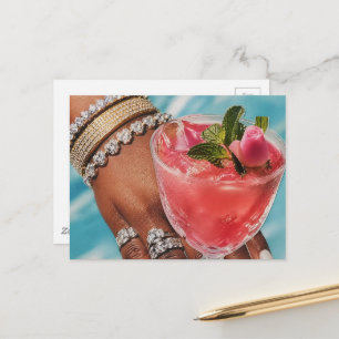 Carte Postale Boisson Rose Élégante et Collage de Médias Mixtes