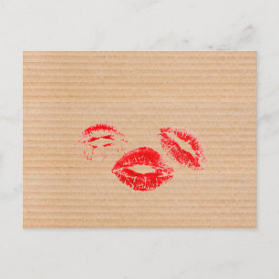 Carte Postale Boite de carton amusant et Baiser rouge à lèvres i