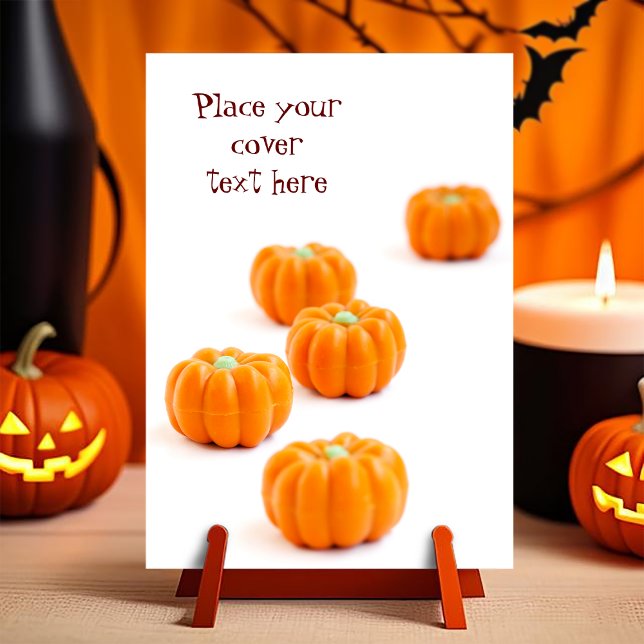Carte Postale Bonbons citrouilles d'Halloween (Customizable postcard with the image of a group of candies in shape of pumpkin)
