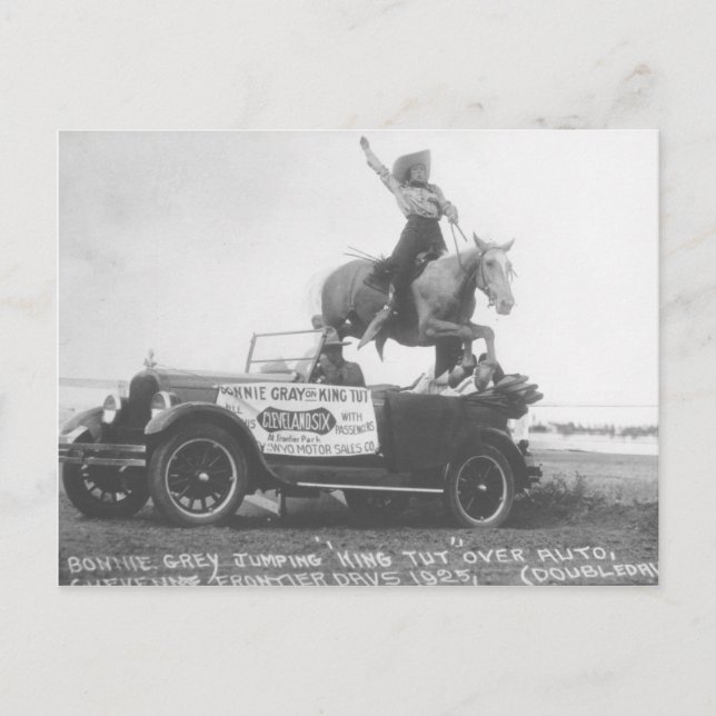Carte Postale Bonnie Grey sautant son cheval. (Devant)