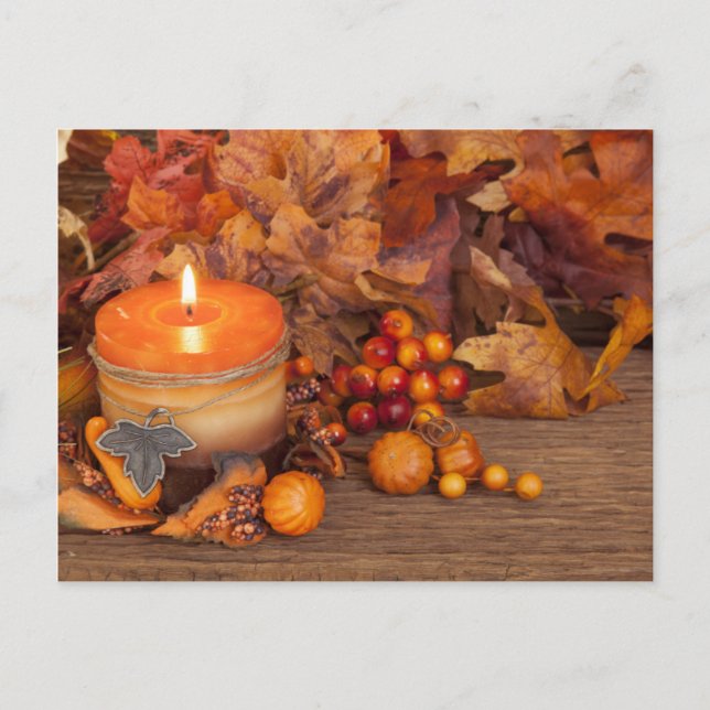 Carte Postale Bougie d'automne sur Arrière - plan en bois (Devant)