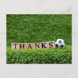 Carte Postale Boule de football avec Merci mot sont sur l'herbe 