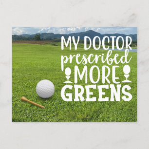 Carte Postale Boule de golf avec tee sur herbe verte