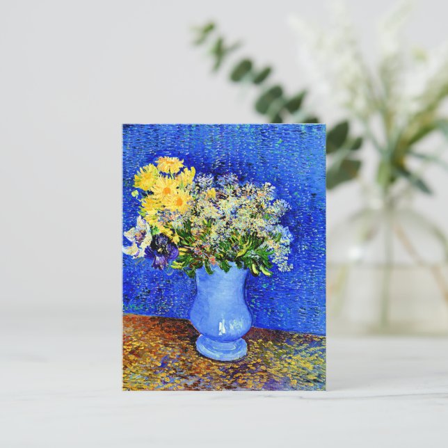 Carte Postale Bouquet de fleurs dans un vase bleu (Debout devant)