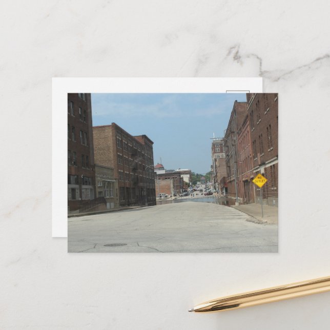 Carte Postale Brick Buildings and NO OUTLET in Burlington, Iowa (Devant/Arrière en situation)