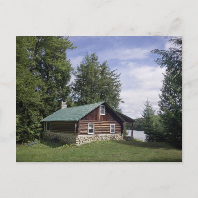 Carte Postale Cabine de journal dans les pins (Devant)