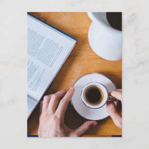 Carte Postale Café et livre ; Dimanche Lazy