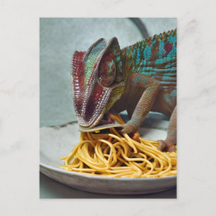 Carte Postale Caméléon mangeant des spaghetti