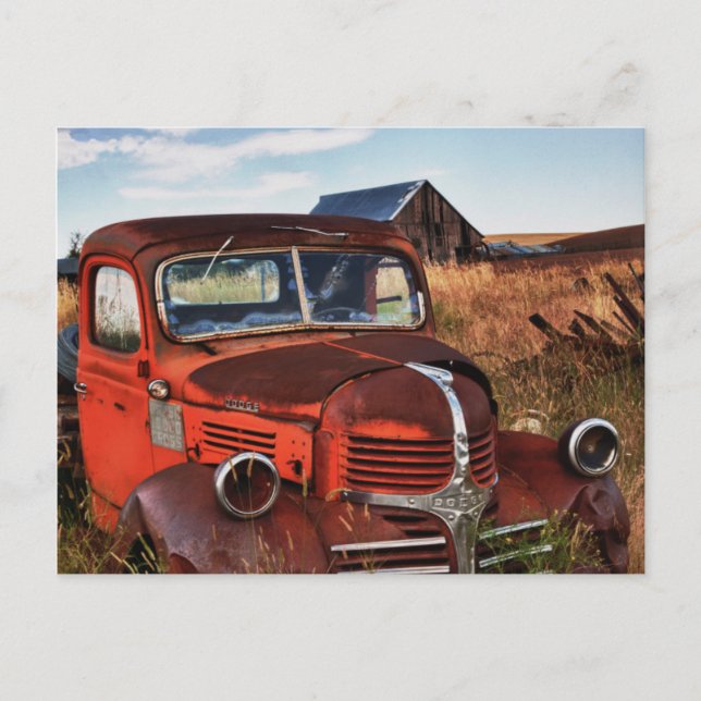 Carte Postale Camion rouille orange Dodge avec ferme abandonnée (Devant)