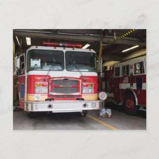 Carte Postale Camions stationnés à la gare