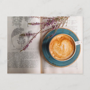 Carte Postale Cappuccino et livre à fleurs