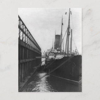 Carte Postale Carpathia en cale à New York 1912