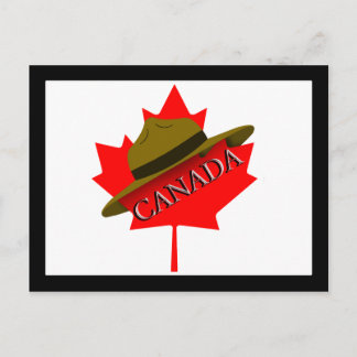 Carte Postale Casquette de la Gendarmerie canadienne sur la feui