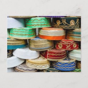 Carte Postale Casquettes arabes au marché