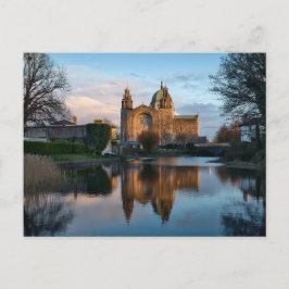 Carte Postale Cathédrale de Galway reflétée dans l'eau en Irland