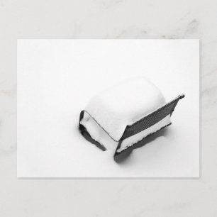 Carte Postale Chaise vintage De Pelouse En Métal Pleine De Neige