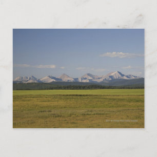 Carte Postale Champs Verdoyants Et Collines Roulantes Avec Monta