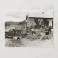 Chargement d'une tondeuse - 1940.