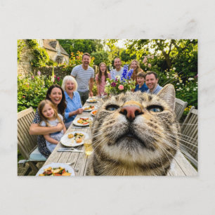 Carte Postale Chat fait une photo-bombe au dîner de jardin famil
