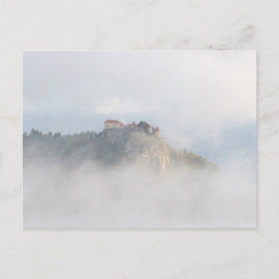 Carte Postale Château de chaume entouré de nuages