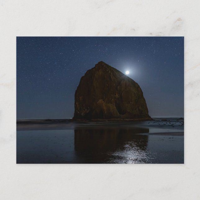 Carte Postale Cieux au-dessus de Haystack Rock | Cannon Beach, O (Devant)