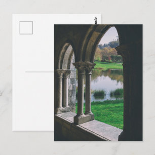 Carte Postale cloître gothique médiéval du 13e siècle au bord d'