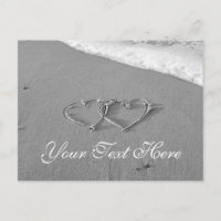 Coeurs entrelacés dans le sable | Scène romantique