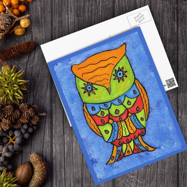 Carte postale Colorée de Chouette Abstraite (Colourful fantasy owl star blue eyes green orange head on shades of blue with border postcard.)