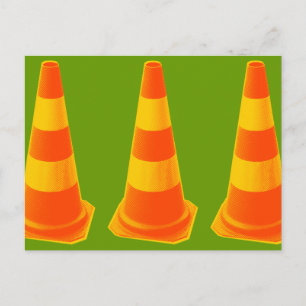 Carte Postale Cône de circulation avec rayures jaunes