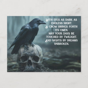 Carte Postale Corbeau assis sur un crâne avec un message gothiqu