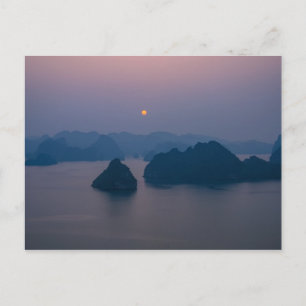 Carte Postale Coucher de soleil sur la baie d'Halong - Vietnam,