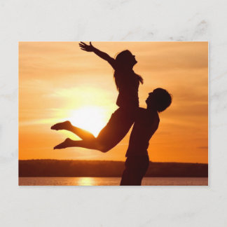 Carte Postale Coucher de soleil sur la plage avec amour couple