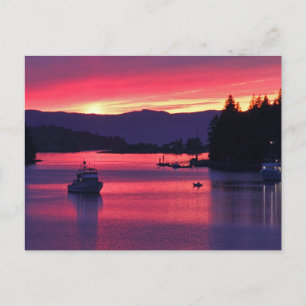 Carte Postale Coucher de soleil sur l'océan avec des bateaux à P