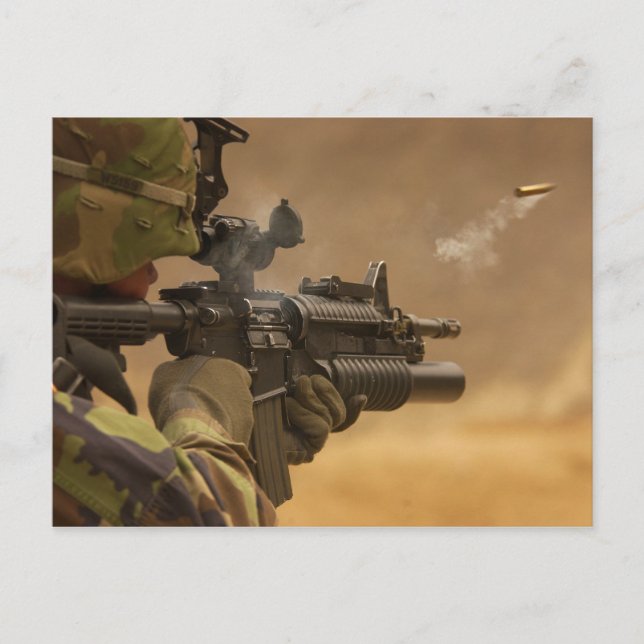 Carte Postale Coupe de coquille tirée d'un fusil M-4 (Devant)