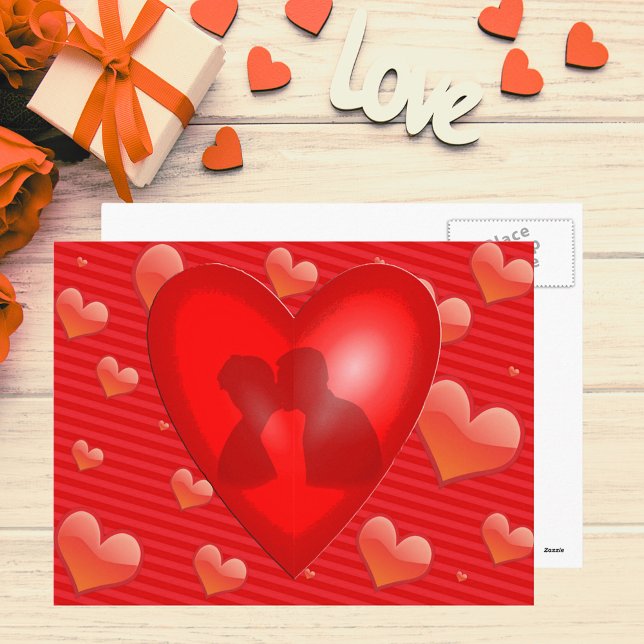 Carte Postale Couple Kisser dans le coeur avec plus de coeurs Ca (Couple Kissing in Heart with More Hearts Postcard)