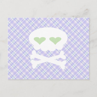 Carte Postale Crâne mignon à croix d'os sur carreaux violets pun