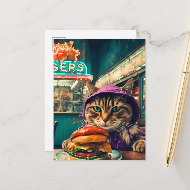 Carte Postale Cute Chat dans le dîner avec un Cheeseburger (Devant/Arrière en situation)