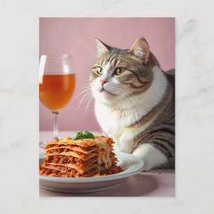 Carte Postale Cute Gray Chat avec Lasagne et Verre à Vin