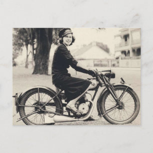 Carte Postale Dame sur moto vintage B&W photo
