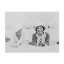 Carte postale Dames Sur La Plage Vieux Noir Et Bla