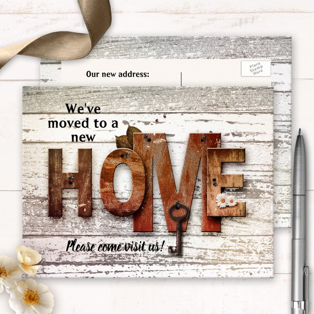 Carte postale de déménagement pour une nouvelle ma (Relocation or new home announcement postcard showing a rustic country design with home letters + key)