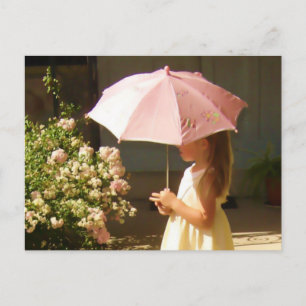 Carte postale de la fille au parapluie rose